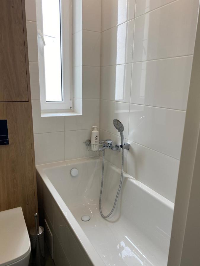 Dekerta 8-3 Apartment Torun Bagian luar foto